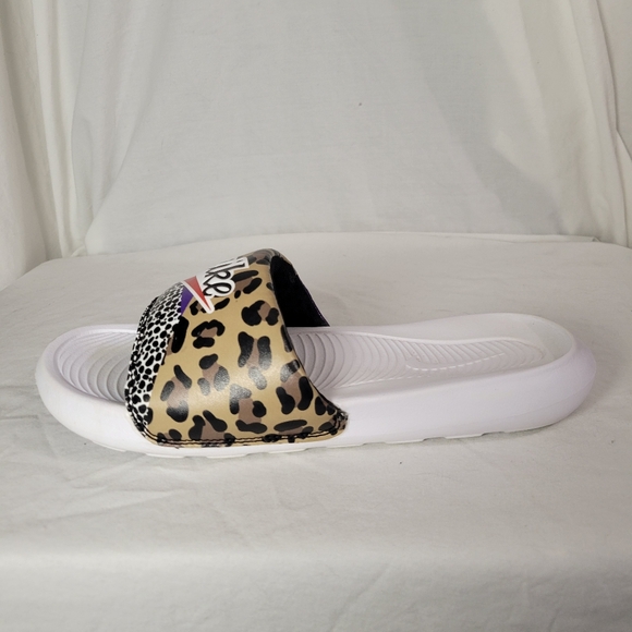 Nike Women's Victori One Animal Print Slides Sandals Size 5 - Picture 5 of 13